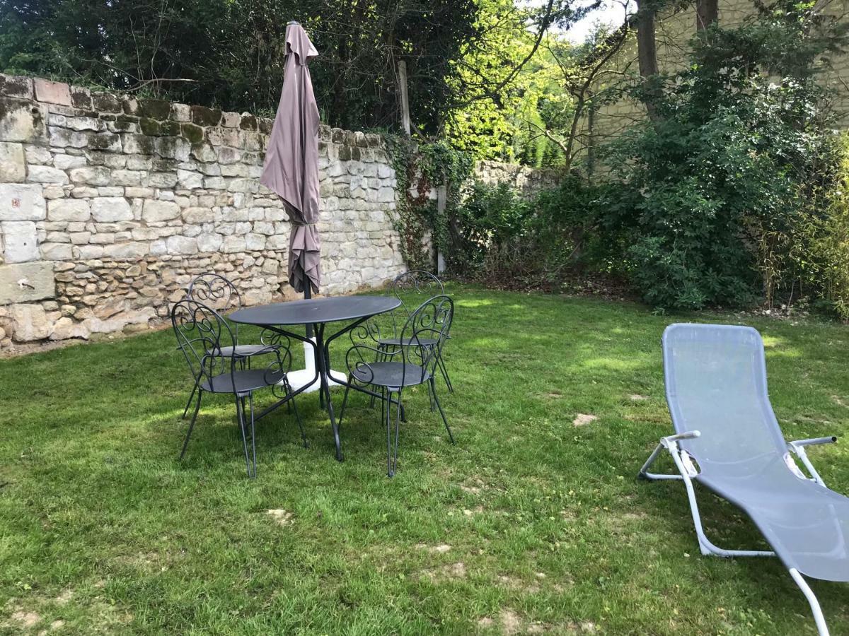 Le Petit Domaine Des Aubuis Lägenhet Chinon Exteriör bild